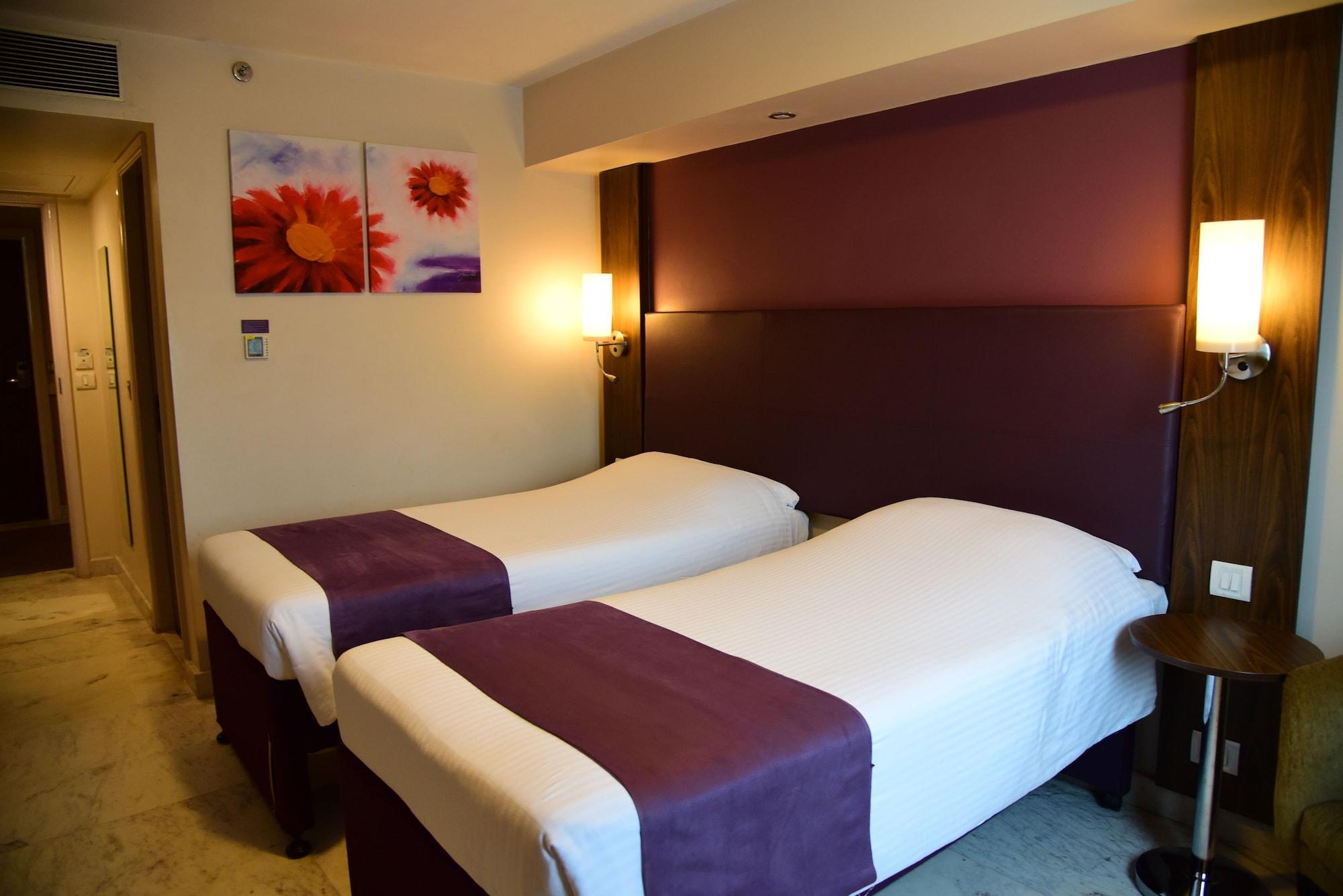 Caspia Hotel New Delhi Exteriör bild