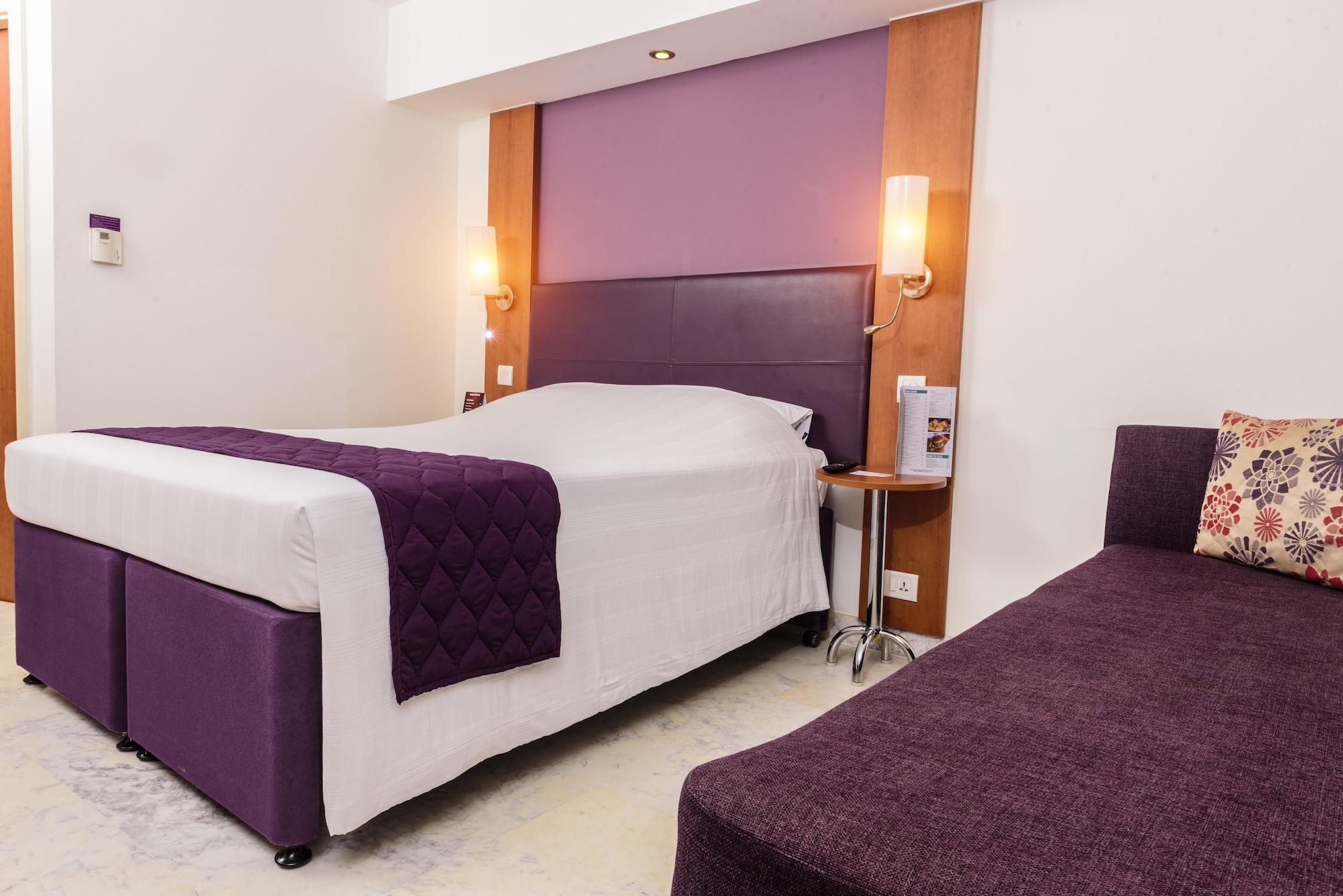 Caspia Hotel New Delhi Exteriör bild