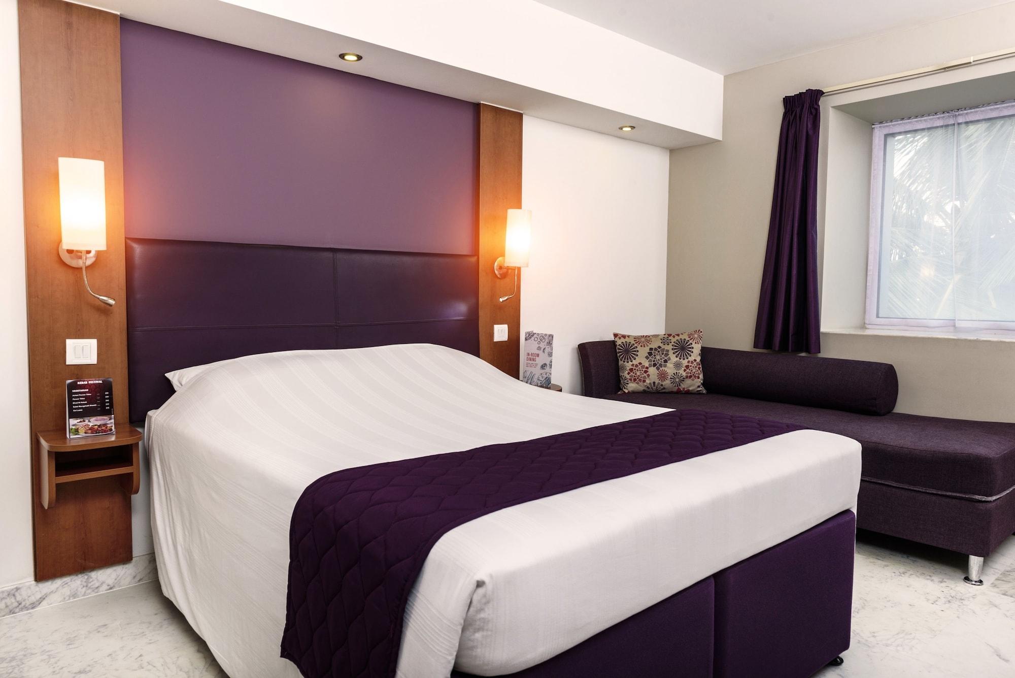 Caspia Hotel New Delhi Exteriör bild