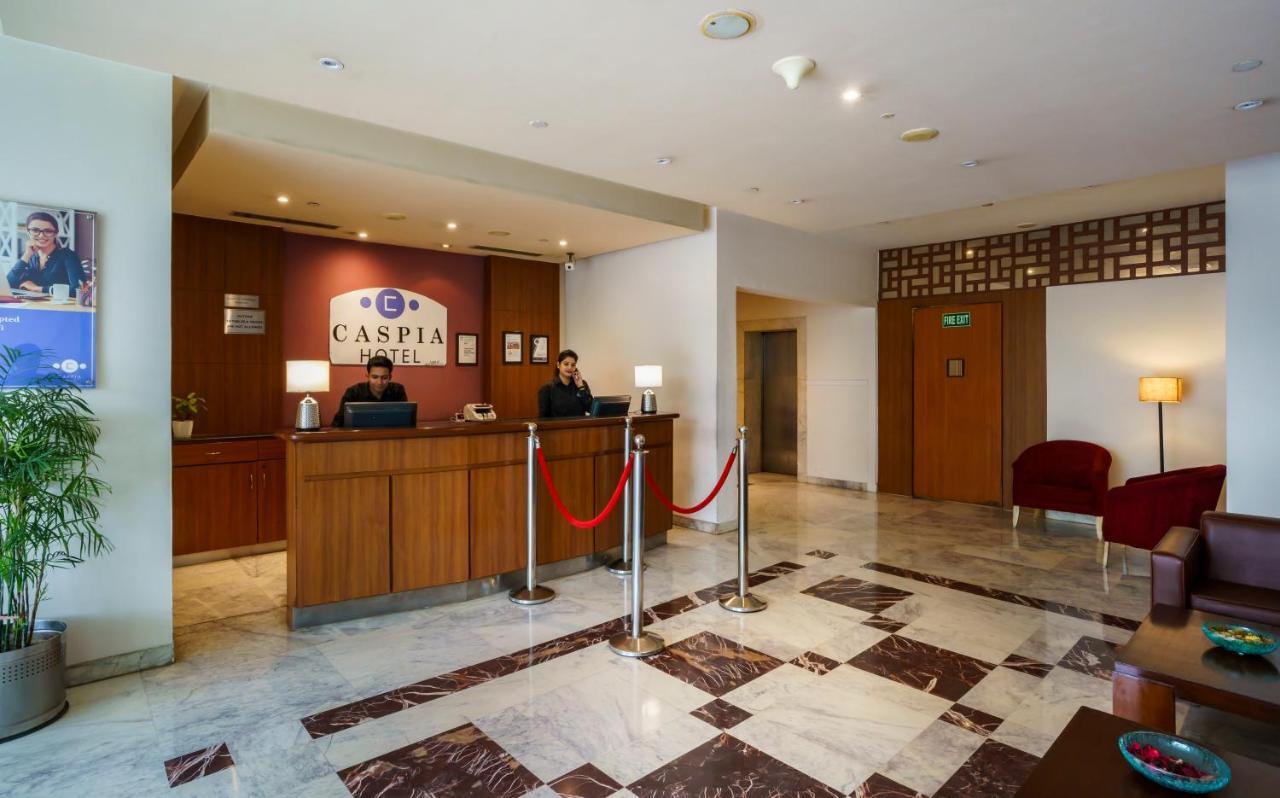 Caspia Hotel New Delhi Exteriör bild
