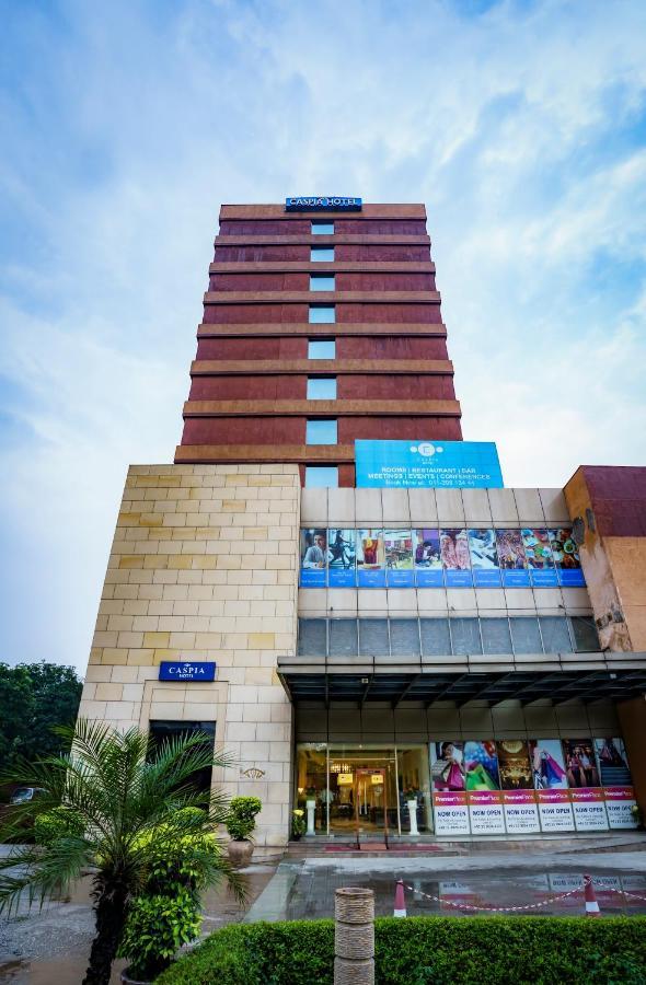 Caspia Hotel New Delhi Exteriör bild