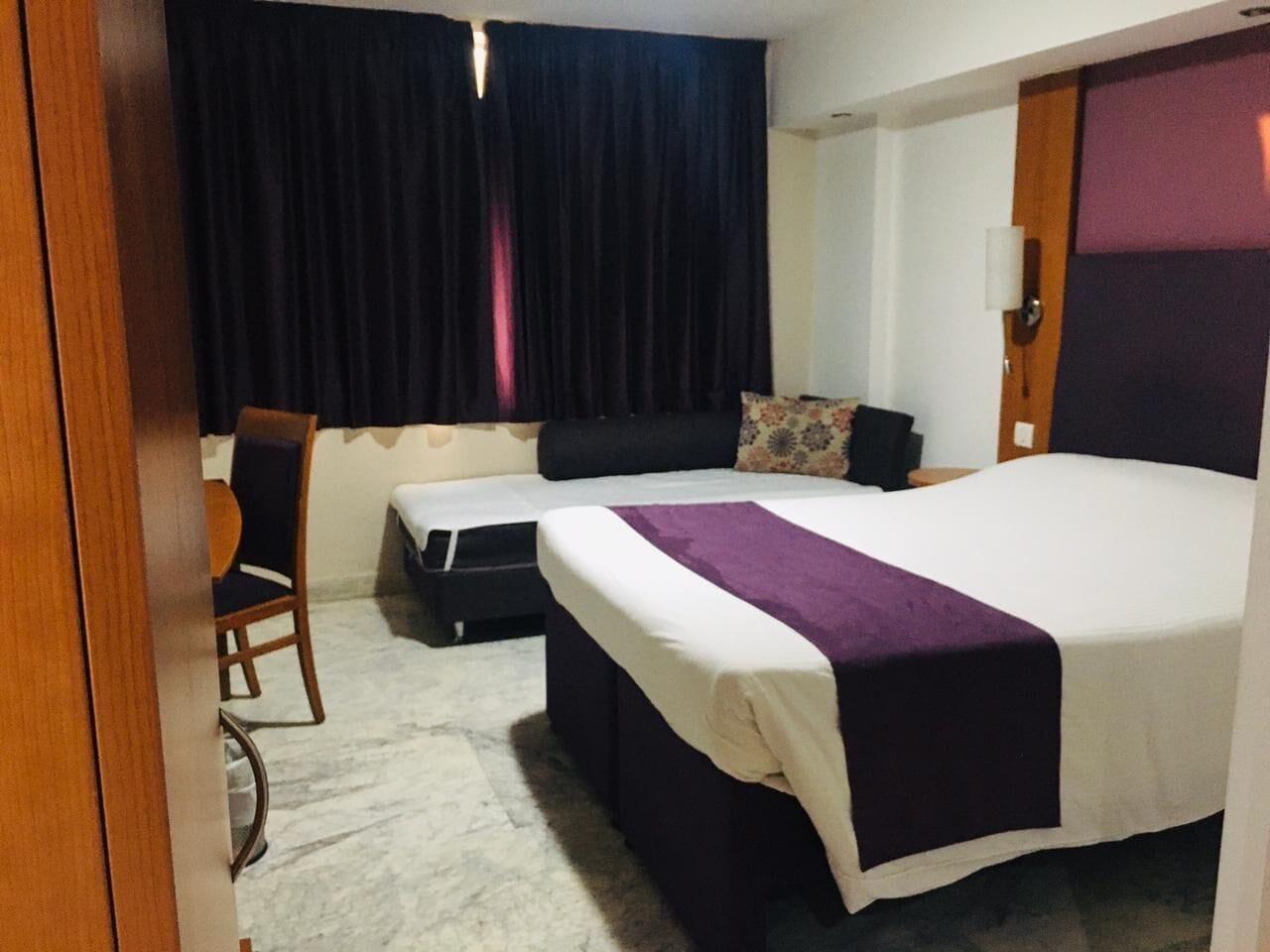 Caspia Hotel New Delhi Exteriör bild