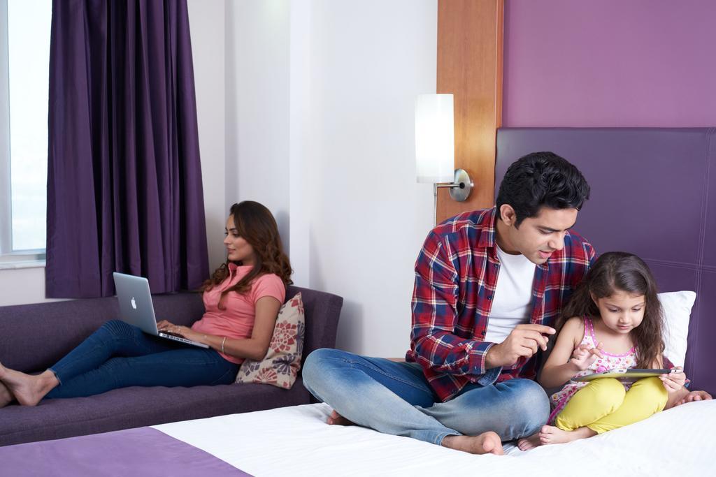 Caspia Hotel New Delhi Exteriör bild