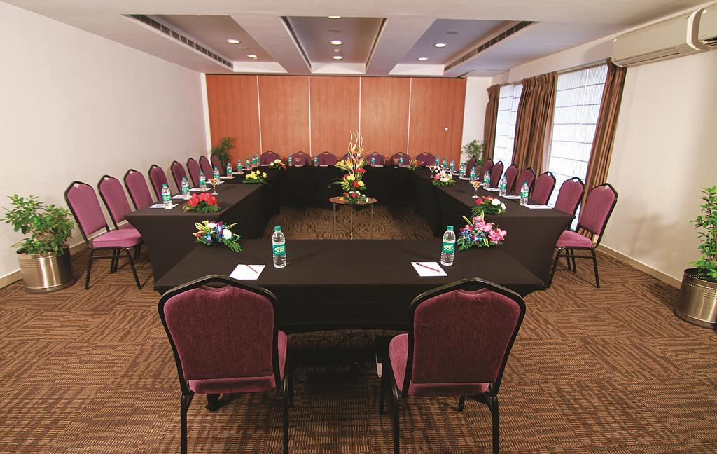 Caspia Hotel New Delhi Exteriör bild