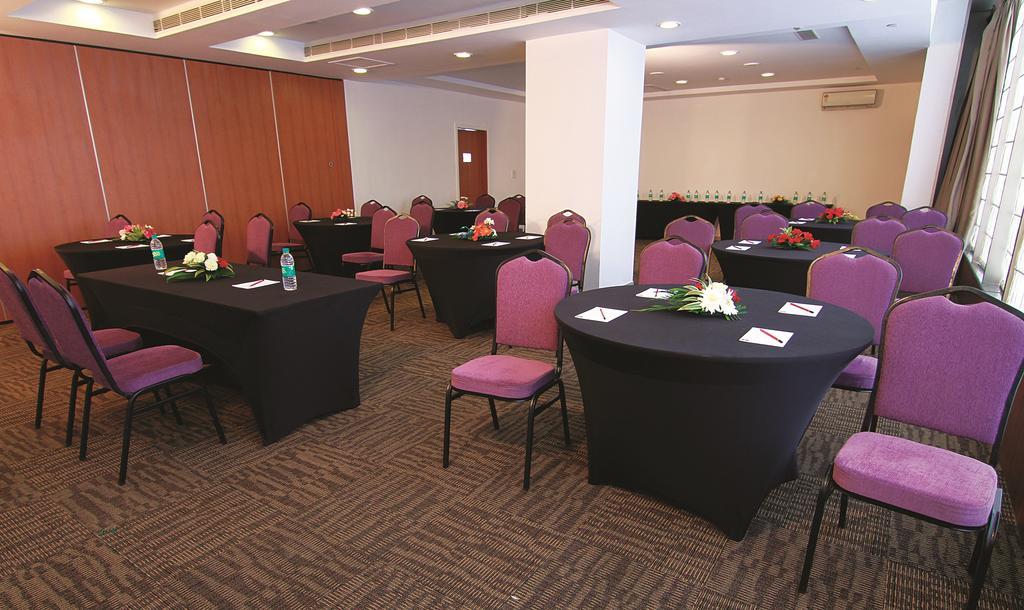 Caspia Hotel New Delhi Exteriör bild