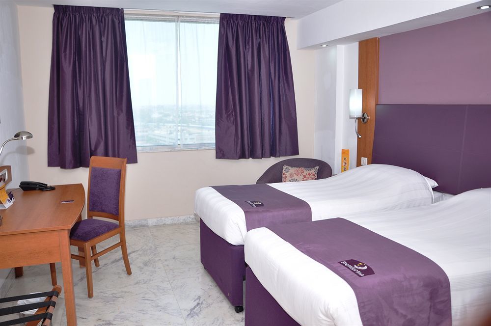 Caspia Hotel New Delhi Exteriör bild