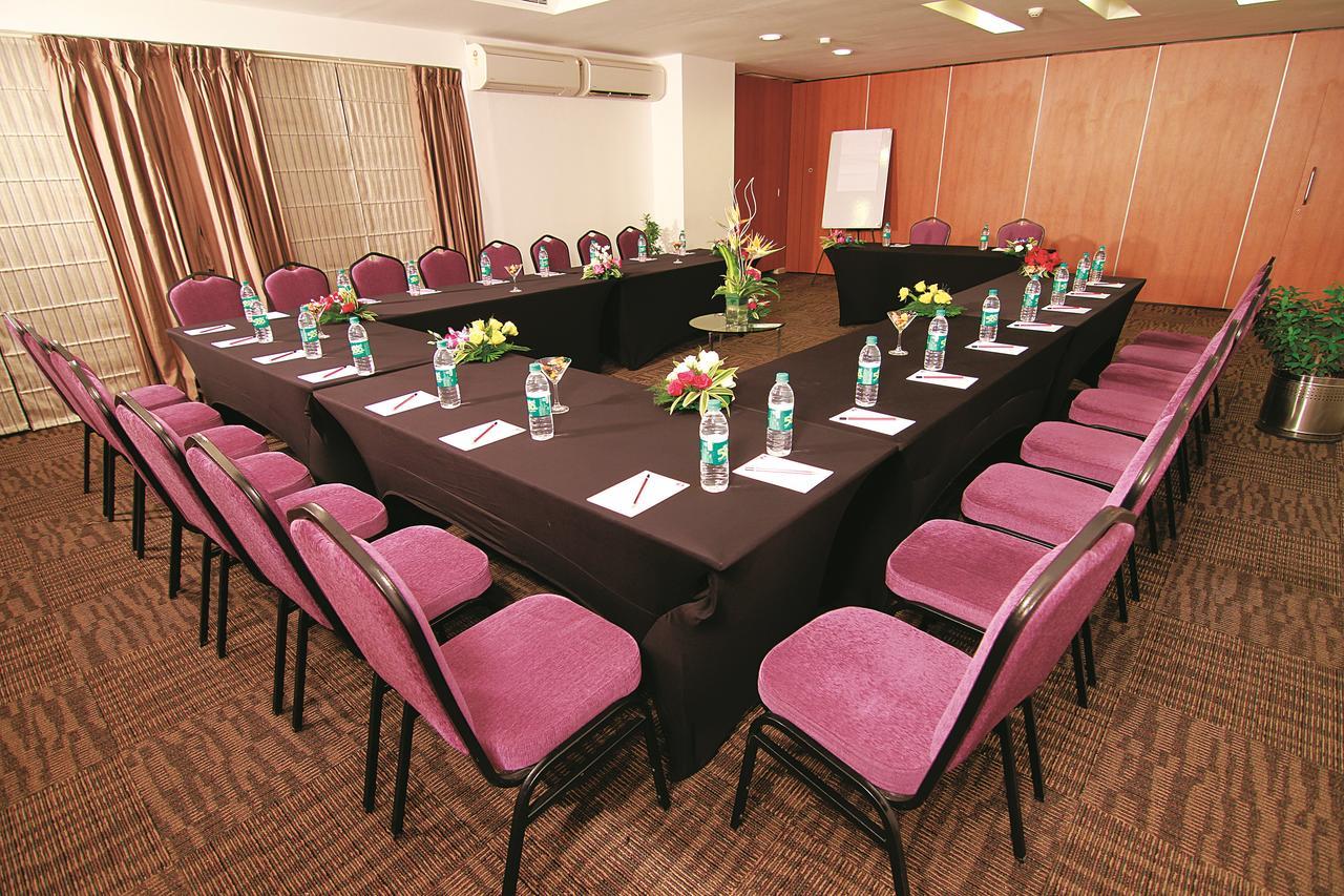 Caspia Hotel New Delhi Exteriör bild