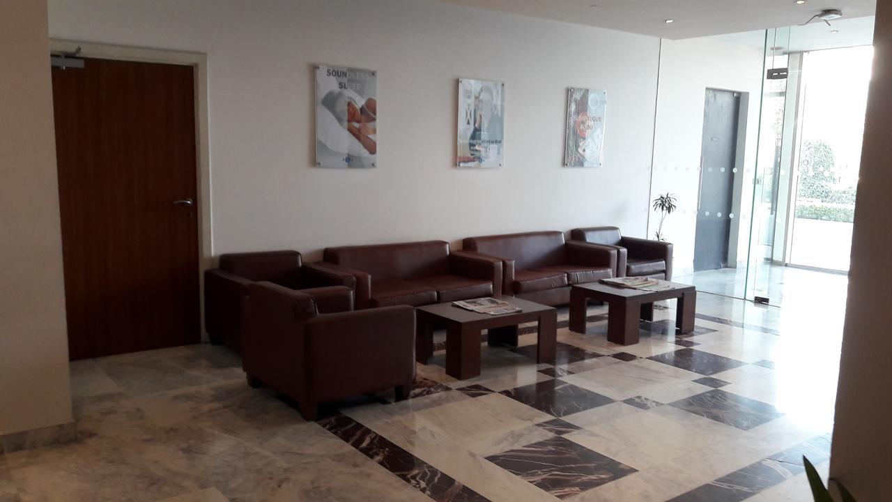 Caspia Hotel New Delhi Exteriör bild